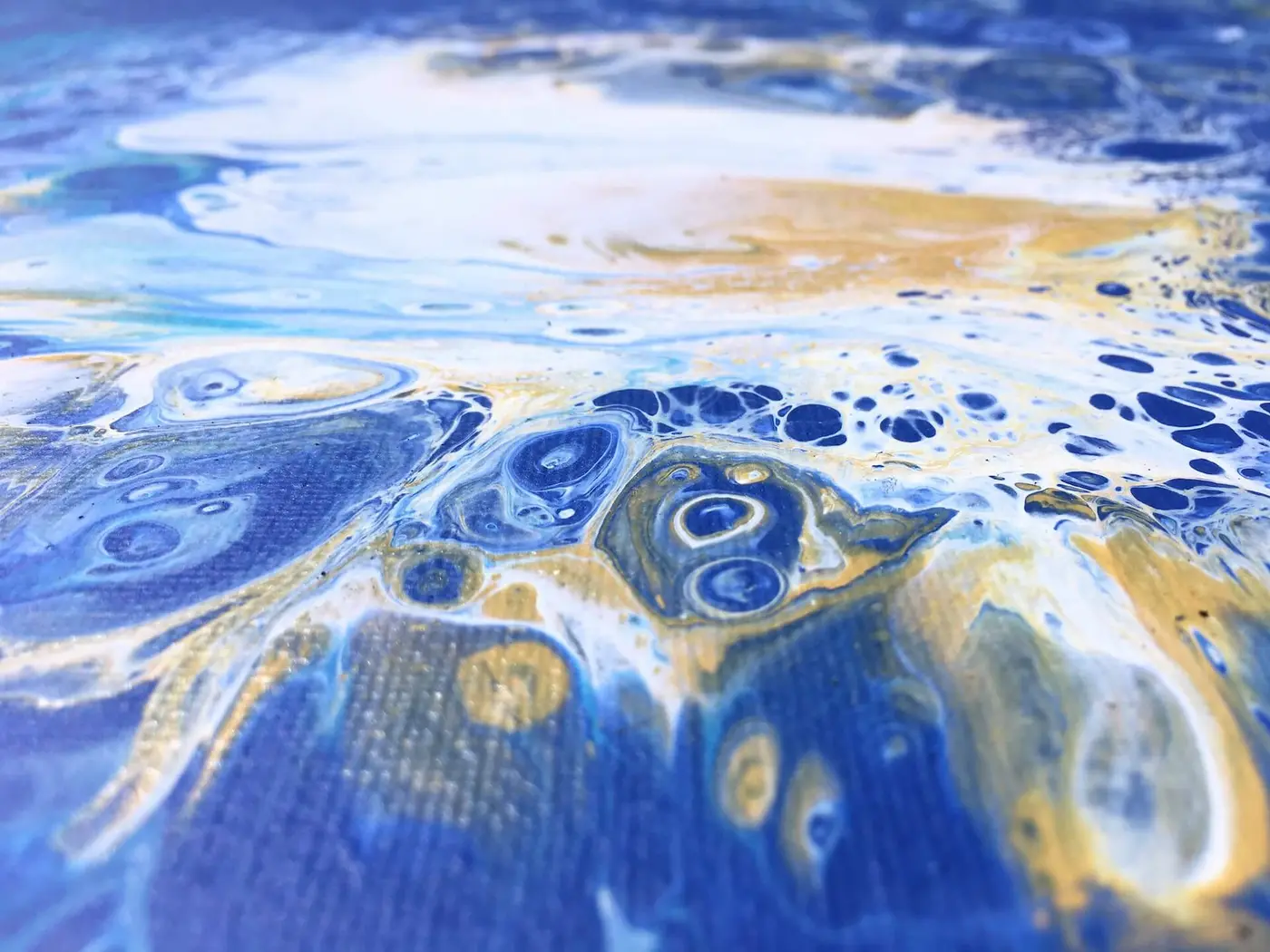 Yellow and White Dutch Pour on Blue, photo 5 of 8